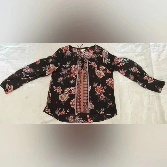 Takara Size XL Black Floral Blouse Top Flared Sleeves Lace/Tie Up Neck - Picture 9 of 9
